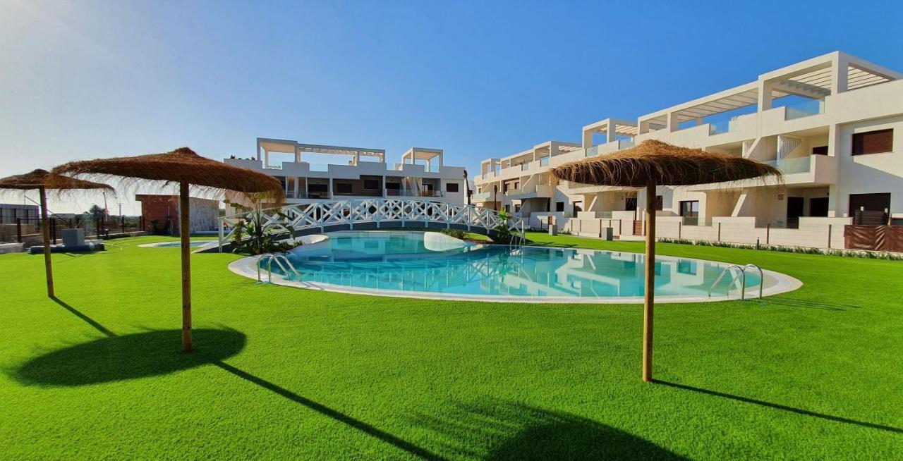 Beautiful Condo In Laguna Beach Resort Overlooking Laguna Rosa In Torrevieja With 2 Bedrooms And 2 Bathrooms Esterno foto